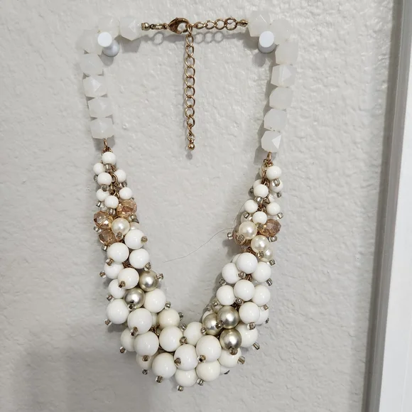 Vintage White and Gold Beaded Necklace - Picture 1 of 6